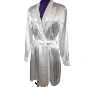 Vintage Linea Donatella White Satin Robe Floral Sequin Embroidered Size …